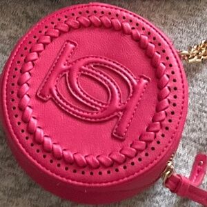 BEBE Logo  Gia Pink Faux Leather Round Full Zip Clutch Wristlet Gold Chain